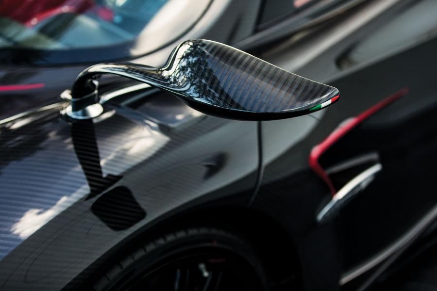 Детали экстерьера Pagani Huayra Roadster (94 of 100) 2017 года  (NA) (фото 49 из 61)